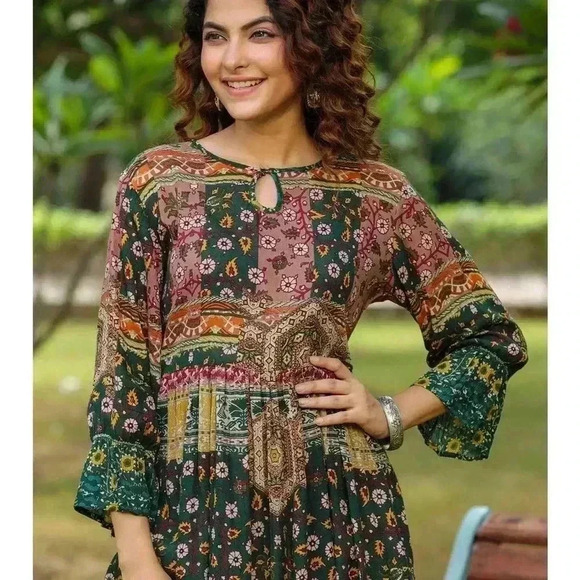 Rain & Rainbow Women’s Multi Ethnic Motifs Printed Bell Sleeves Kurta Size M - Picture 2 of 14